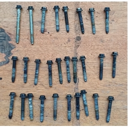 Болты двигателя